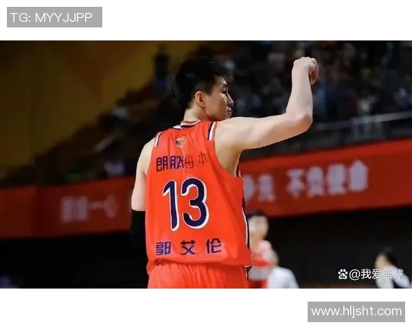 明星篮球赛场意外摔倒引发热议网友纷纷关心其伤情与恢复情况